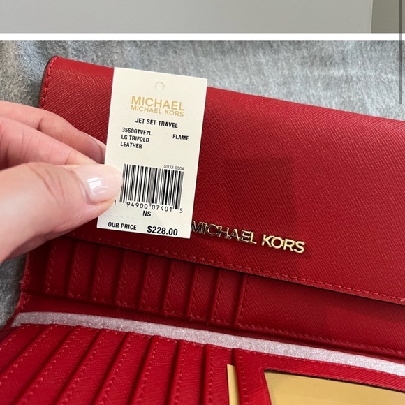 MK wallet - Picture 1 of 8